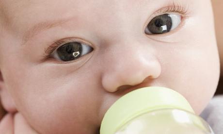 Μωρό φόρμουλα για τα νεογέννητα. Τα βασικά της επιλογής και η λίστα με τα πιο δημοφιλή