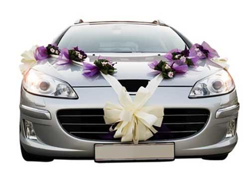 Διακόσμηση αυτοκινήτου για έναν γάμο - πώς να επιλέξετε;