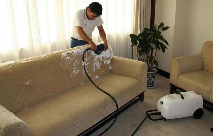 Καθαρισμός του καναπέ στο σπίτι: τρόποι να